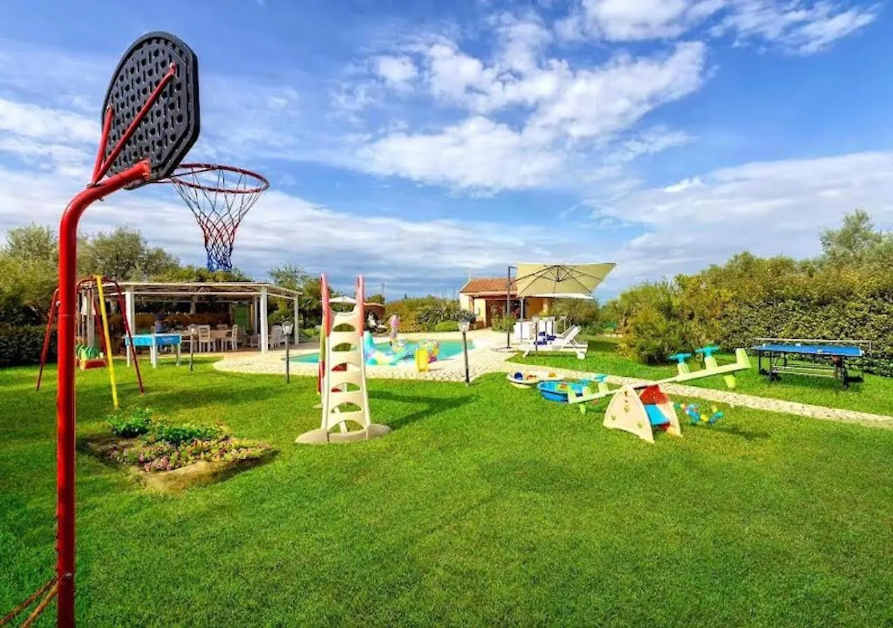 Villa Dolores , With A Spectacular Swimming Pool With Hydromassage And A Big Garden For The Children - Iun S3325 Alguer